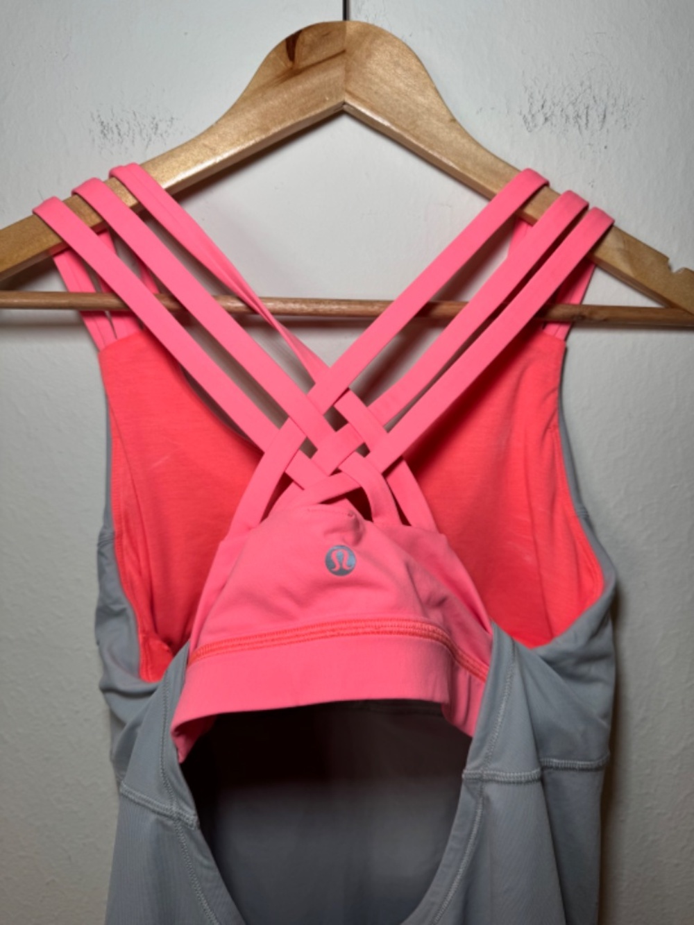 Lululemon Tank Top Women’s Size 10 Gray Pink Built In Bra Athletic - Picture 5 of 5
